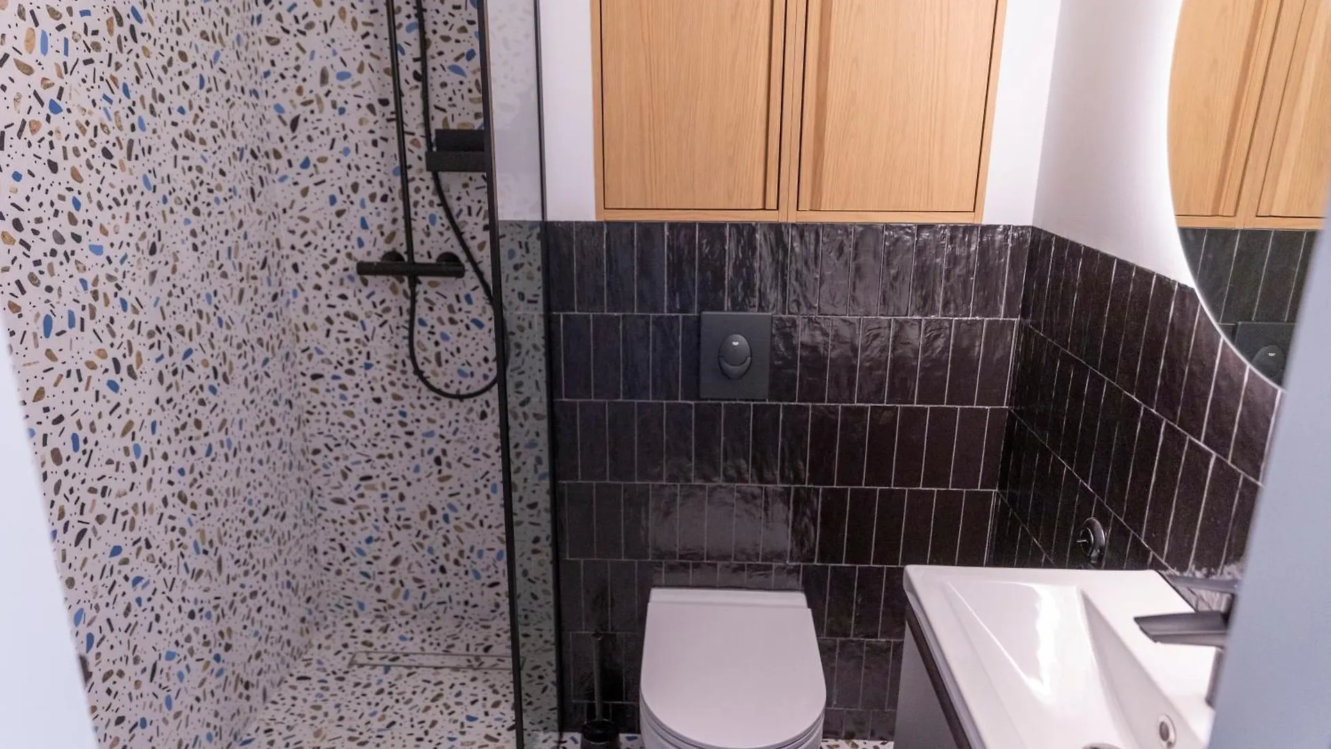 Black Door Apartment Gdansk