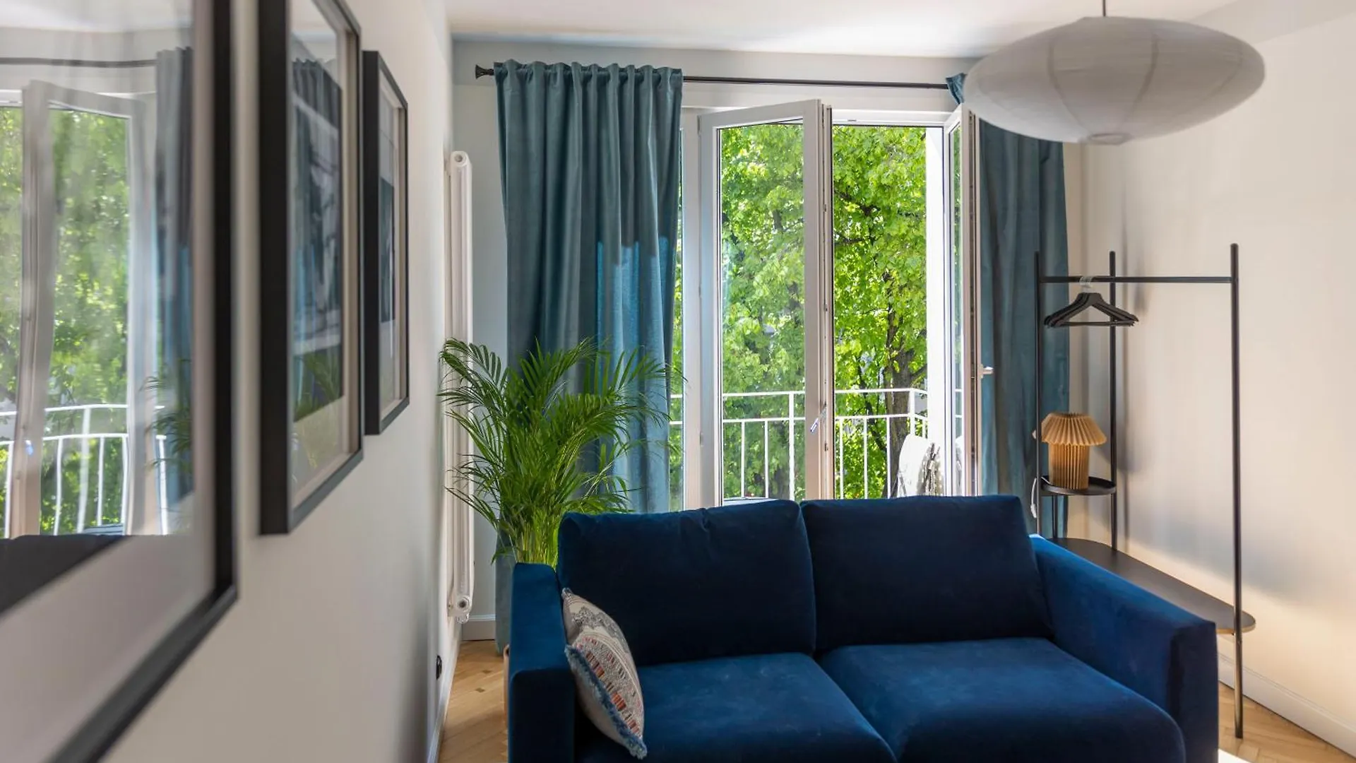 Black Door Apartment Gdansk
